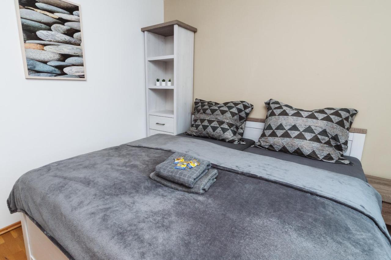 Vila Viktoria - Apartman Viktoria 2 루좀베로크 외부 사진